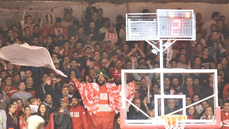 Instituto cayó 90-82 ante San Lorenzo y el Ciclón está a un paso de la final. / Foto: Lucio Casalla ElDoce.tv