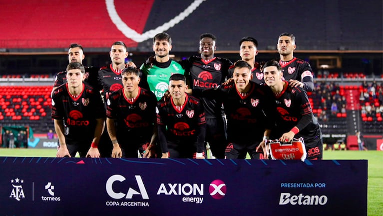 Instituto en el cruce ante Platense por octavos de final de Copa Argentina.