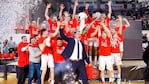 Instituto levantó la copa de campeón de la Liga Nacional.