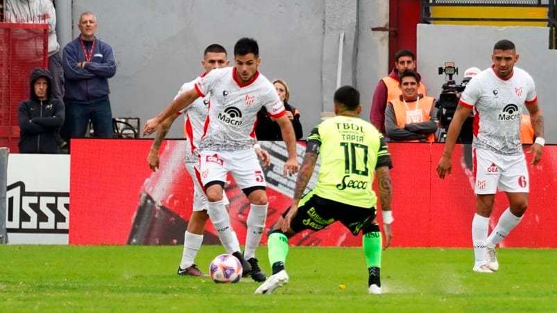 Instituto sufrió una dura goleada ante Barracas Central.