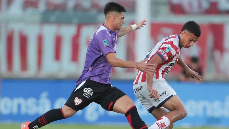Instituto usó la camiseta alternativa ante Unión.