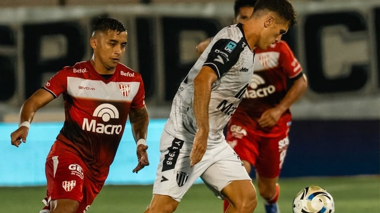 Instituto vs Gimnasia de Mendoza.