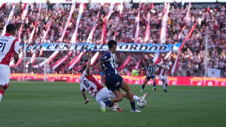 Instituto y Talleres en un clásico vibrante en Alta Córdoba.