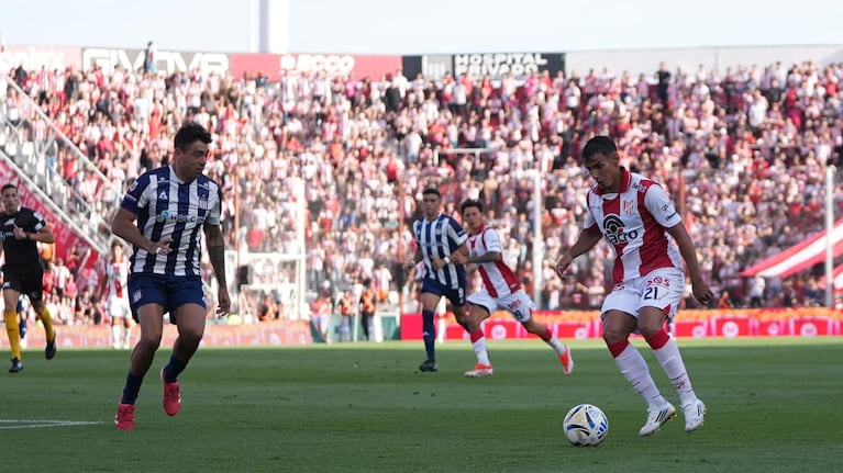 Instituto y Talleres en un clásico vibrante en Alta Córdoba.