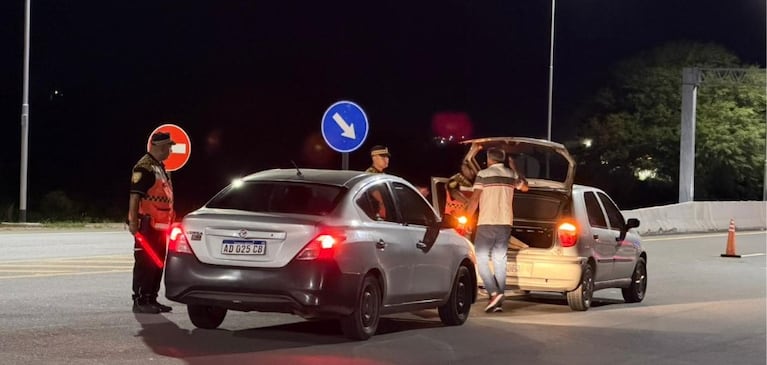 Intensa búsqueda de Esmeralda:  controlan vehículo por vehículo.