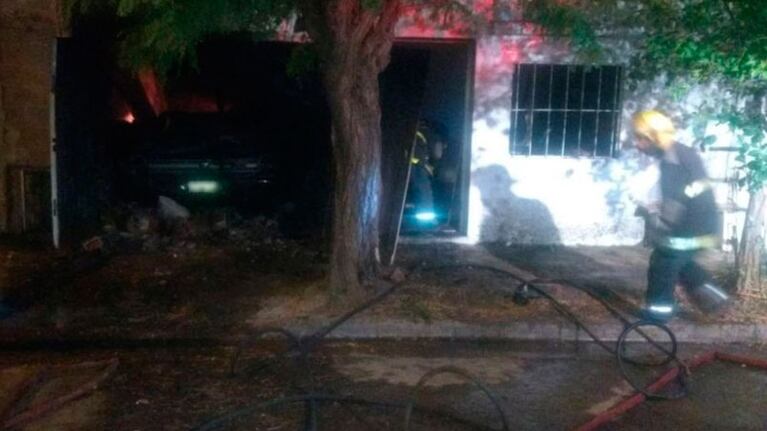 Intentó tapar el horror incendiando su casa.