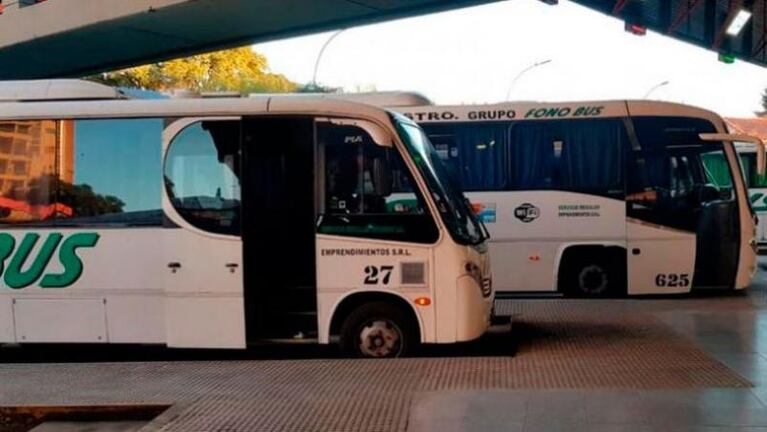 Interurbanos: Aoita acordó con empresarios, pero los colectivos no vuelven