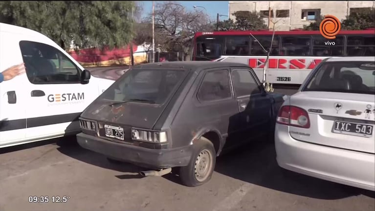 Intiman a dueño de auto abandonado