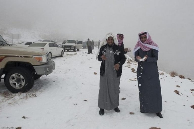 Inundación en París y nieve en el desierto de Arabia Saudita 