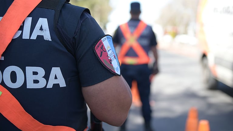 Investigan a dos policías por reivindicar la última dictadura militar.