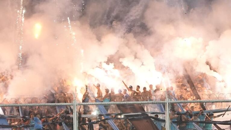 Investigan cómo ingresaron las bengalas al clásico Belgrano-Talleres.