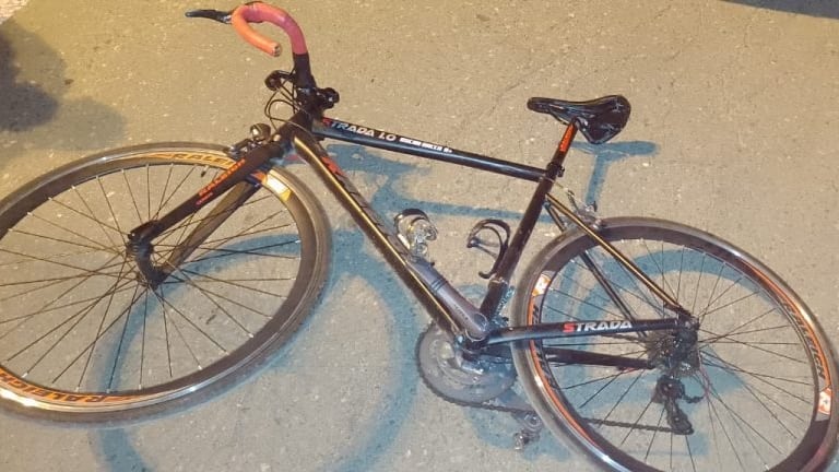 Investigan la muerte de un ciclista en la salida de Villa María.