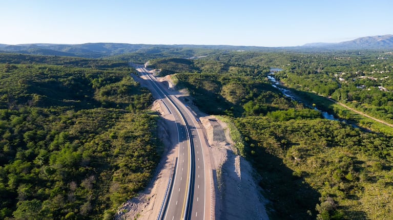Investigan la muerte de un peatón que fue atropellado en la Autovía Punilla