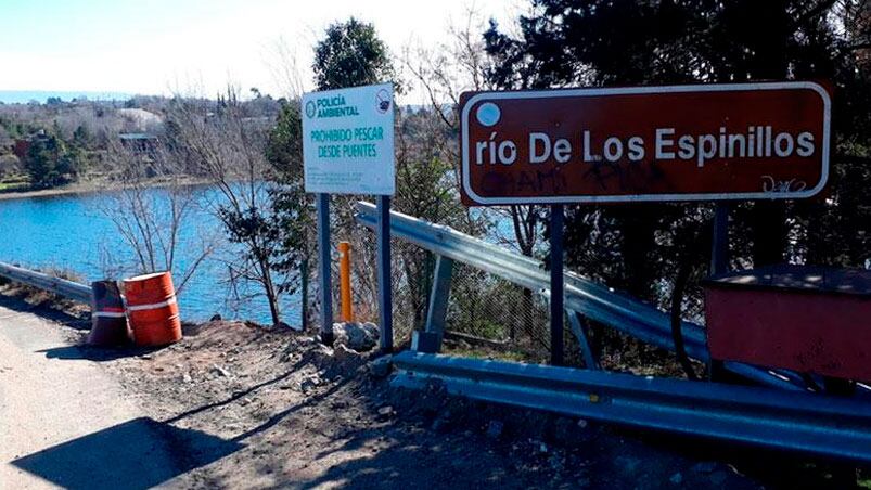 Investigan la muerte del joven de 21 años que cayó de un bote cuando pescaba.