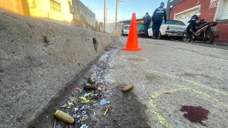 Investigan una balacera feroz en barrio Los Plátanos.