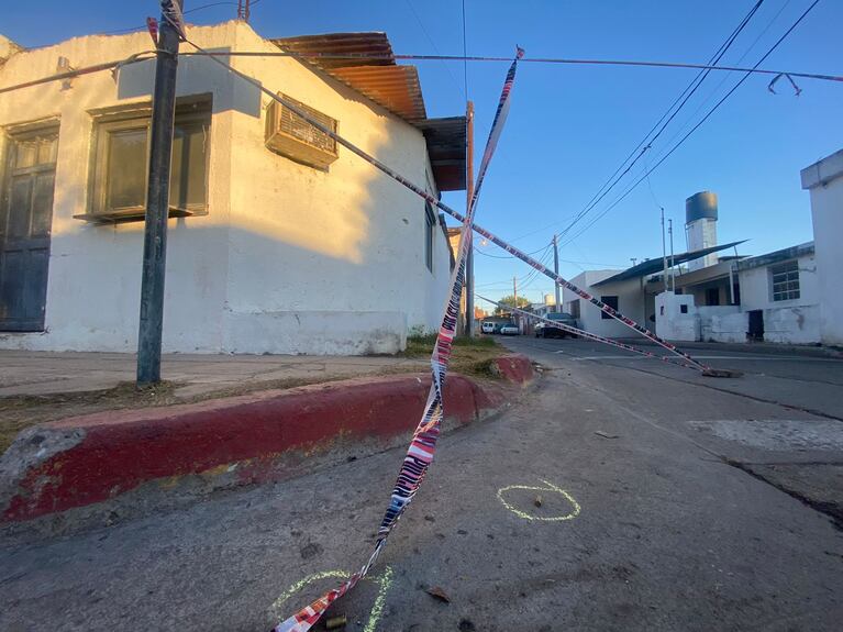 Investigan una balacera feroz en barrio Los Plátanos.