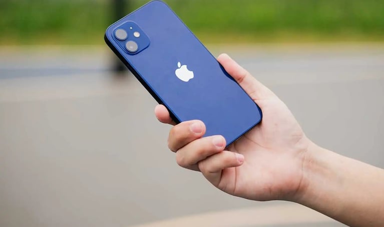 La diferencia viral en el precio de un iPhone en Argentina y Estados Unidos  | ElDoce