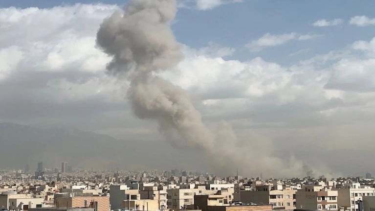Irán cerró su espacio aéreo tras ataque de Israel.