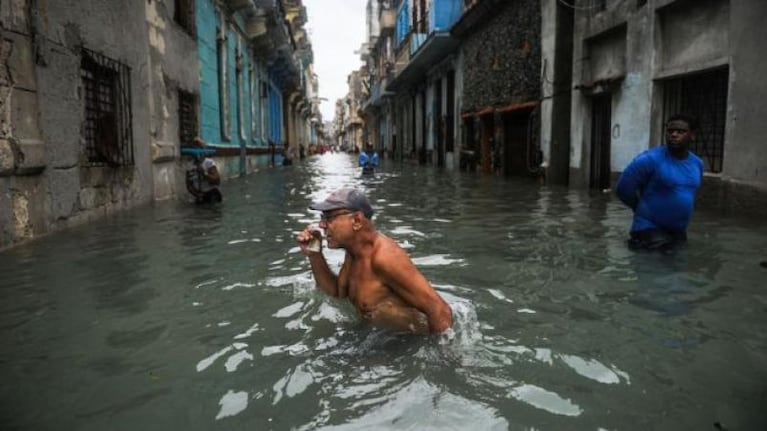 Irma pierde fuerza y baja a categoría 1