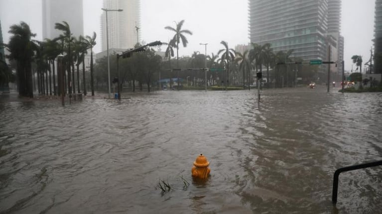 Irma pierde fuerza y baja a categoría 1