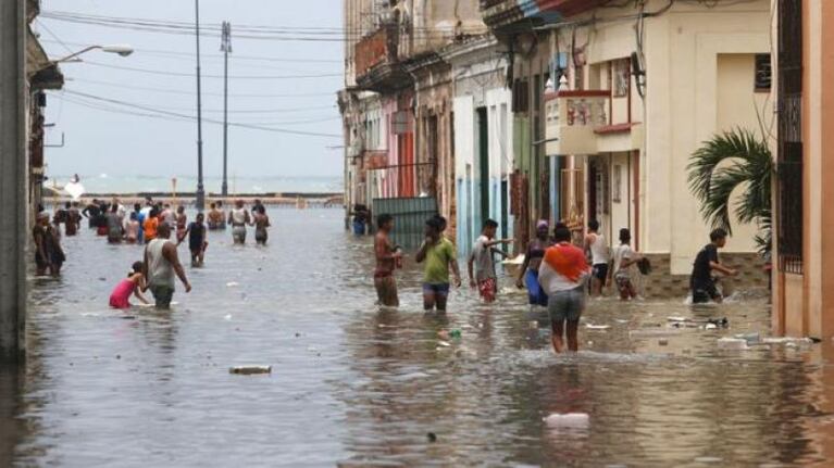 Irma pierde fuerza y baja a categoría 1