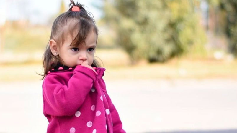 Isabella solo puede tomar leche de yegua.