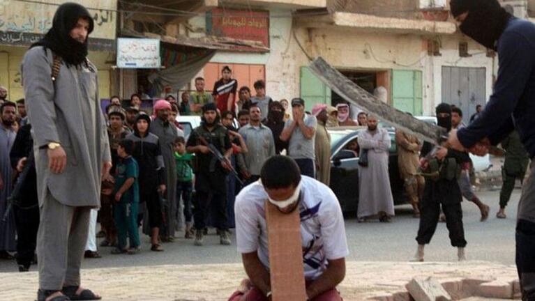 ISIS decapitó a 10 de sus combatientes por "alta traición"