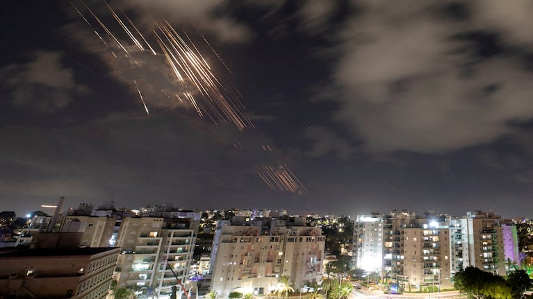 Israel activó la cúpula de hierro ante los misiles lanzados por Irán.