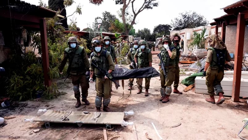 Israel sigue buscando víctimas tras el ataque de Hamas. Foto: Reuters.