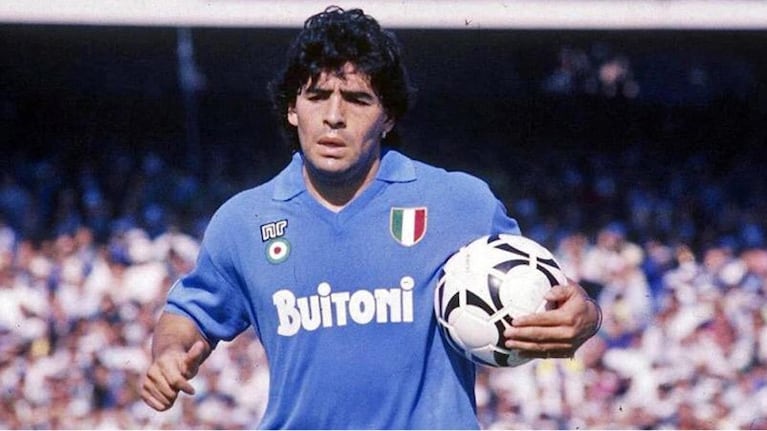 Italia: subastan una camiseta de Maradona para luchar contra el coronavirus