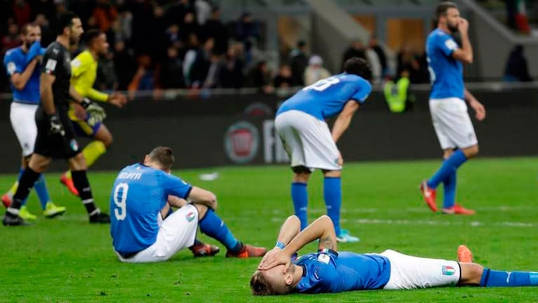 Italia sufre el peor fracaso de su historia en el fútbol.