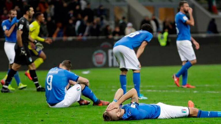 Italia sufre el peor fracaso de su historia en el fútbol.