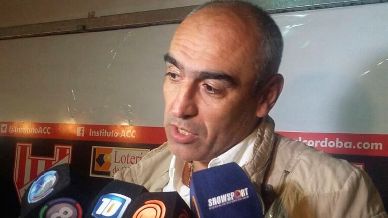 Iván Delfino, muy cuestionado por los hinchas, dejó de ser el DT. Fotos: Agustín Burgi.