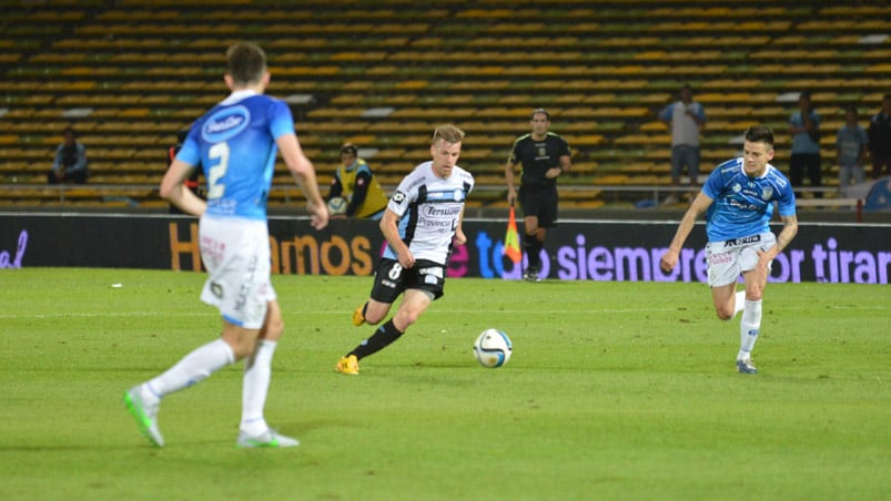 Iván Etevenaux debutó como titular y fue el mejor del celeste. Foto: Lucio Casalla / El Doce.tv.