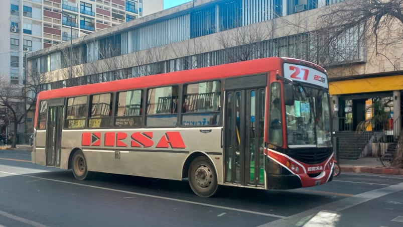 Ivan trabaja como colectivero hace 10 años en la ciudad. 