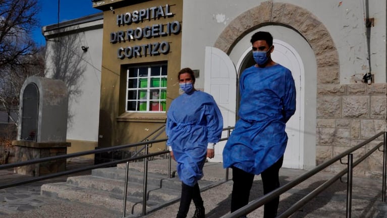 Ivana y Leandro, los salvadores de un paciente con coronavirus. Foto: RíoNegro.com.