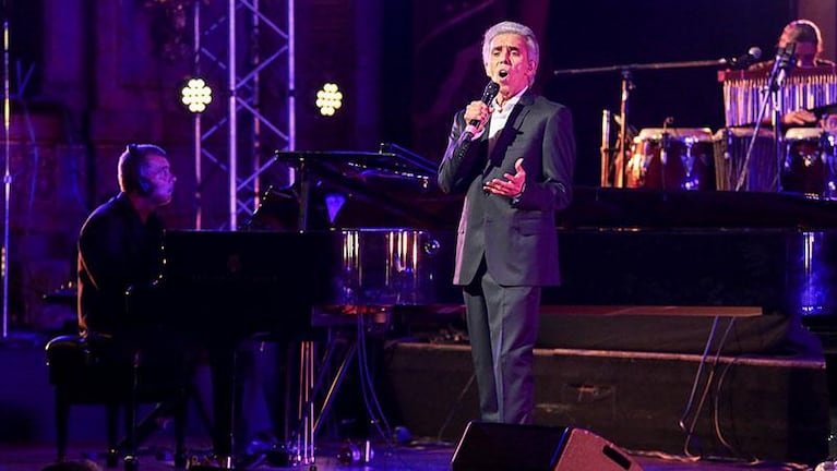 Jairo celebró sus 50 años con la música en el teatro Colón: "Le dedico la carrera a mi mujer"