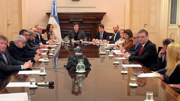 Javier Milei convocó de urgencia a una reunión de Gabinete, tras los ataques de Irán a Israel (Foto: Presidencia).
