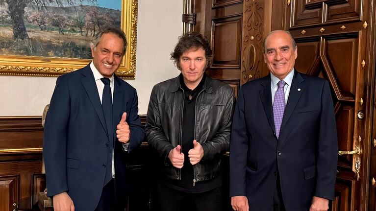 Javier Milei junto a Guillermo Francos y Daniel Scioli.