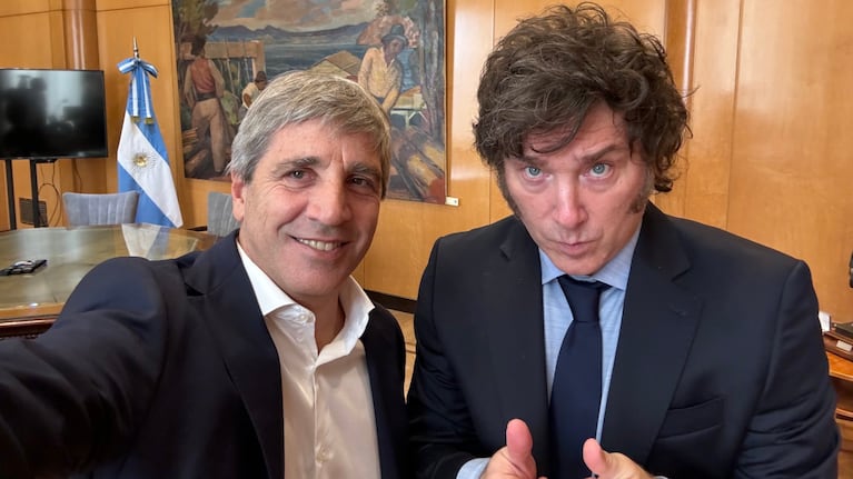 Javier Milei junto al ministro Luis Caputo. (Foto: x/@LuisCaputoAR)