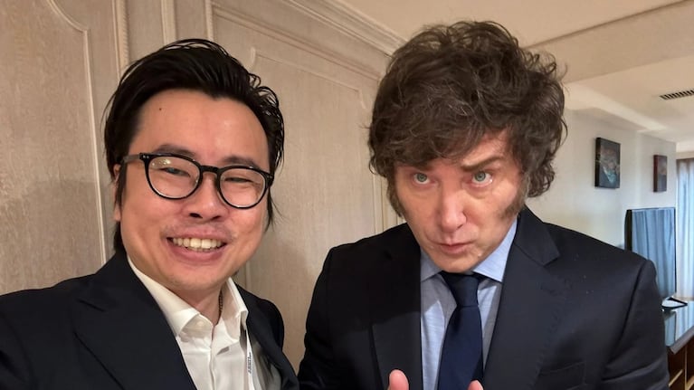 Javier Milei se fotografió días atrás con Julian Peh, uno de los promotores de la criptomoneda del escándalo. (Foto: Linkedin/KIP Protocol)