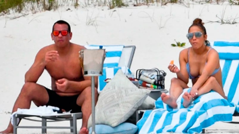 Jennifer López y Alex Rodríguez en las paradisíacas playas de Bahamas.