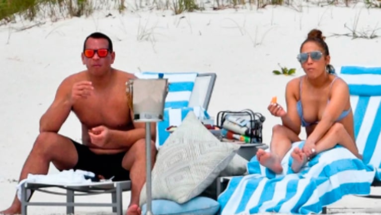 Jennifer López y Alex Rodríguez en las paradisíacas playas de Bahamas.