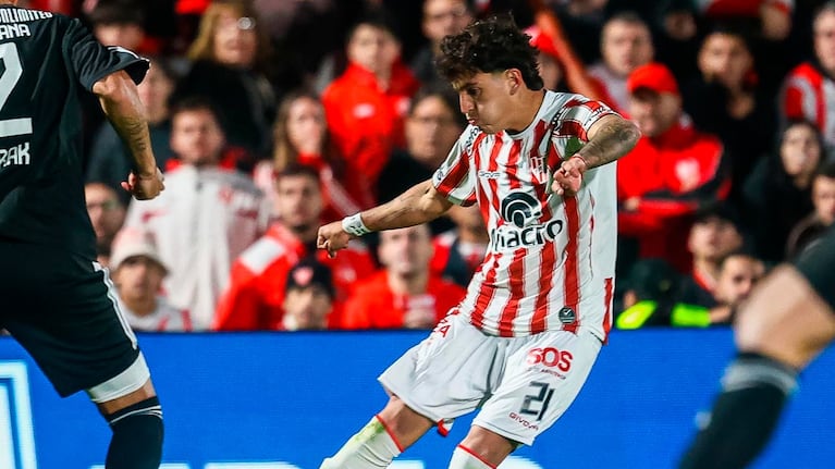 Jeremías Lázaro abrió el marcador para Instituto ante Deportivo Riestra. Foto: Prensa IACC.