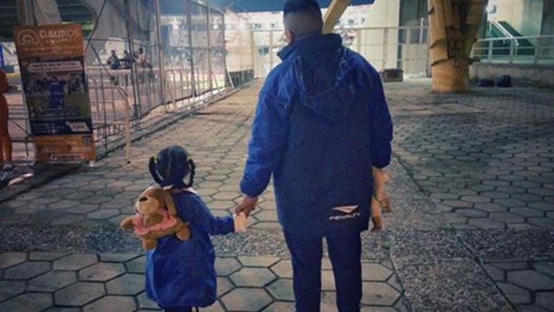 Jeremías Mansilla Fernández y su hija disfrutan de sus días de cancha.