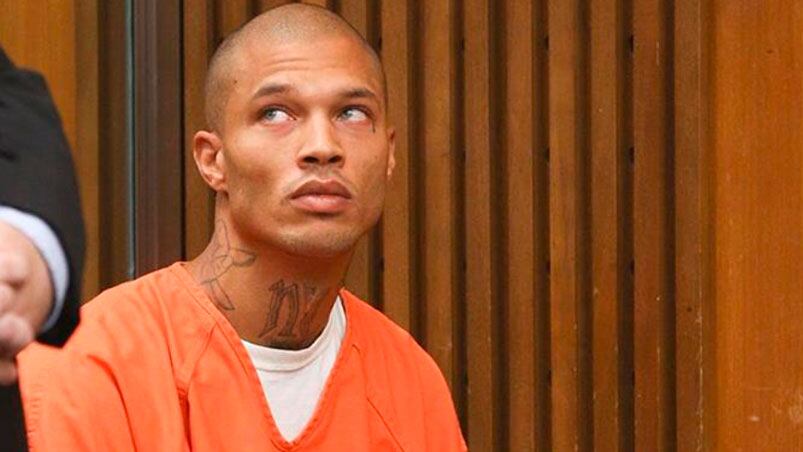 Jeremy Meeks cumplió su condena y fue contratado por una empresa de modelos.