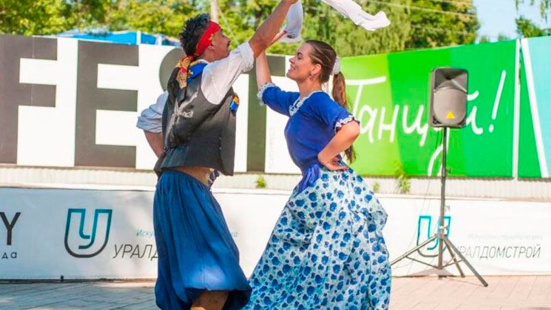 Jesús enseña folklore en Rusia. 