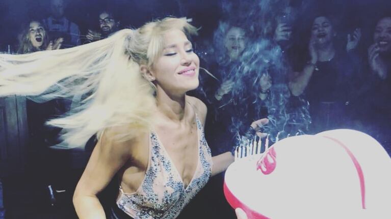 Jimena festejó sus 31 al ritmo del cuarteto de Potro