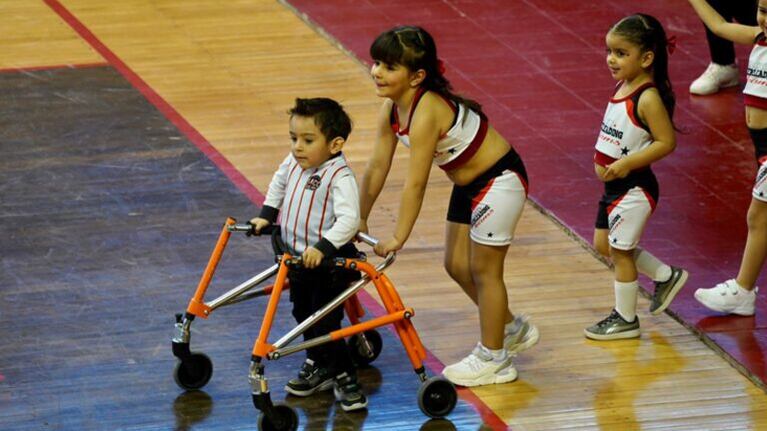 Joaco, el pequeño cheerleader de Instituto.