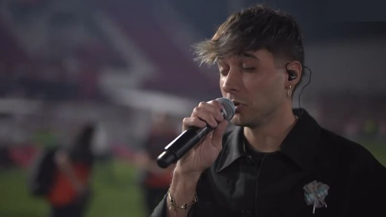 Joaco Martín entonó el Himno nacional.